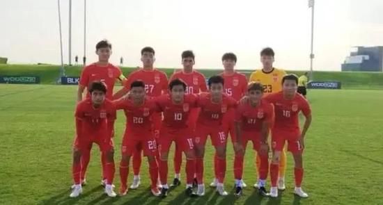 而且就在钻石包厢，洪五也在那伺候他，一会儿我们进去，要不要连他也一起干掉？叶辰的老丈人？。